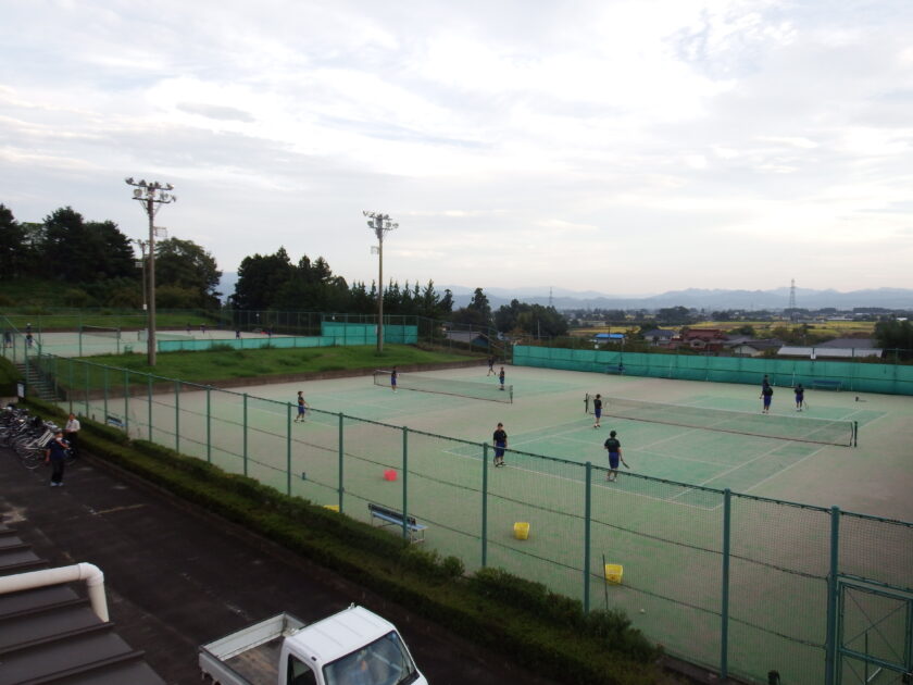 テニスコート（上野台運動公園）